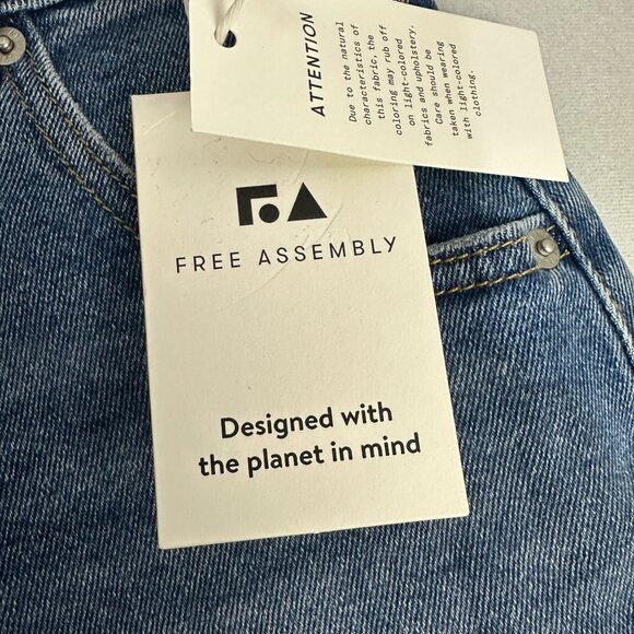 Free Assembly Womens Light Blue Belted Bermuda Jean Shorts Size 0 Cotton Blend - Picture 4 of 8